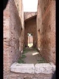 03100 ostia - regio i - insula ii - caseggiato del pantomimo apolausto and caseggiato del balcone ligneo (i,ii,2.6) - raum 39 - korridor - bli ri sueden - 09-2022.jpg